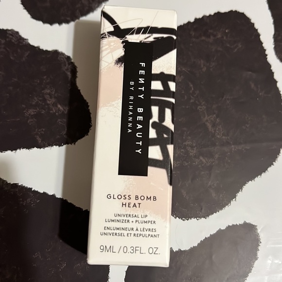 Fenty Glass Bomb Heat Plumping Lip Gloss 🍒 HOT CHERRY BNIB NEW - Picture 2 of 8